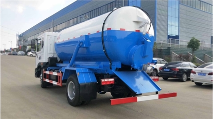 东风清洗吸粪车与吸污车 城市环卫的得力助手